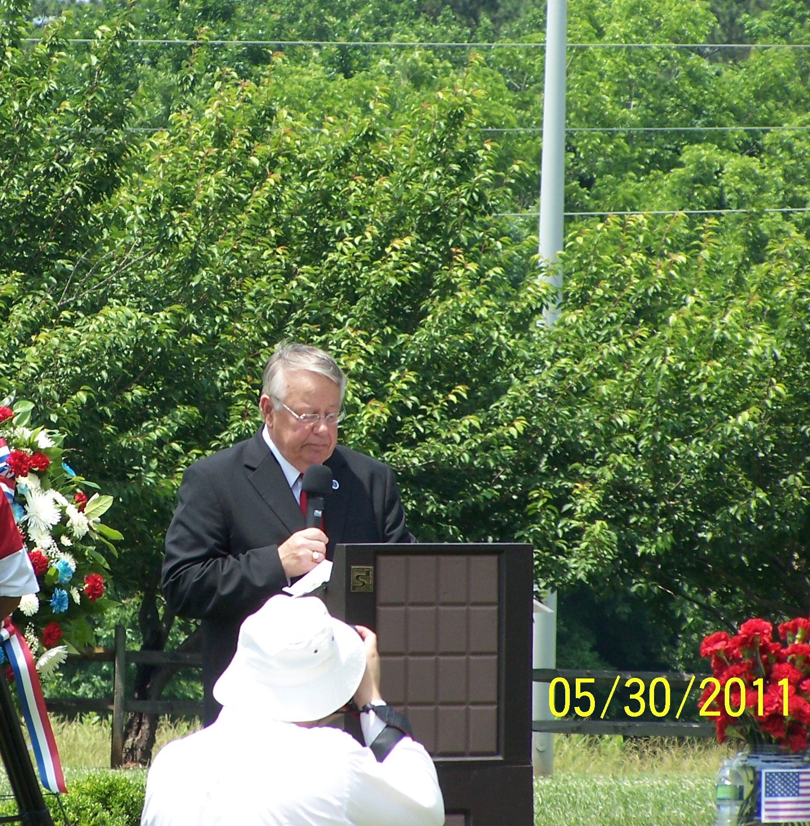 Picture of Mayor Ronnie Williams speaks