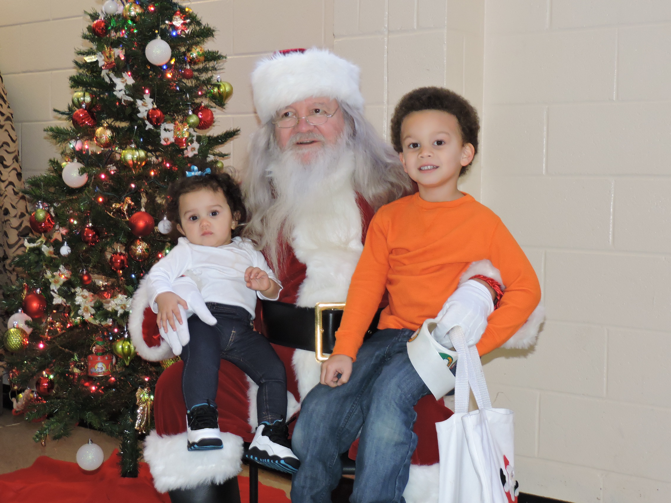 picture of Santa w/Child